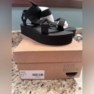 Steve Madden size 8 1/2 women’s platform sandals